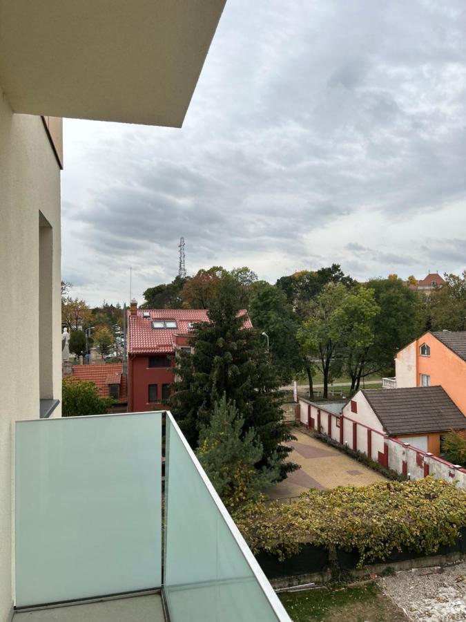 Becca'S Downtown Apartment With Private Parking Oradea Exterior photo