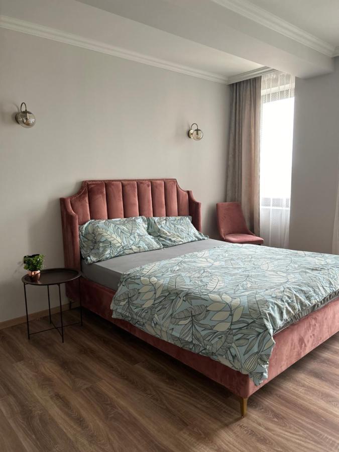 Becca'S Downtown Apartment With Private Parking Oradea Exterior photo
