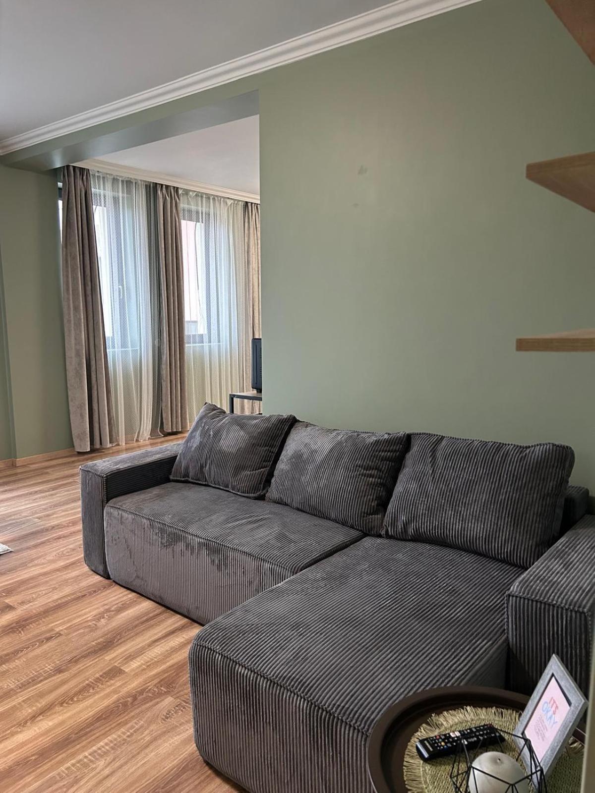 Becca'S Downtown Apartment With Private Parking Oradea Exterior photo